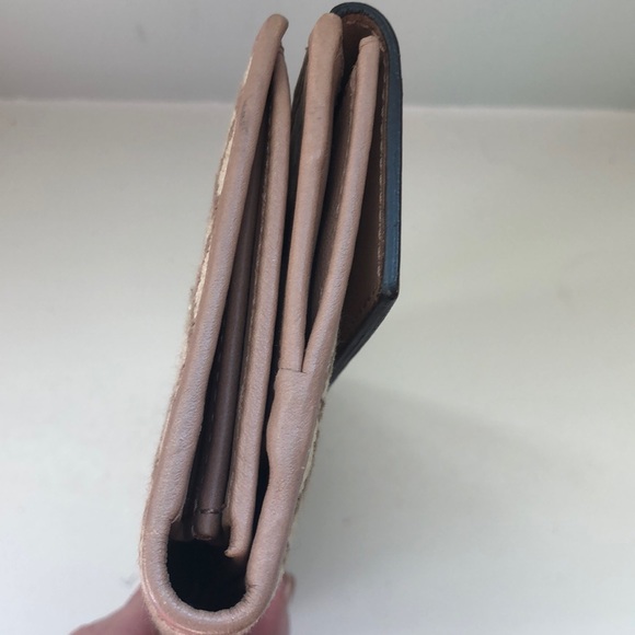 Gucci Long Wallet Rose with Gold Gucci Heart EUC - Picture 4 of 15